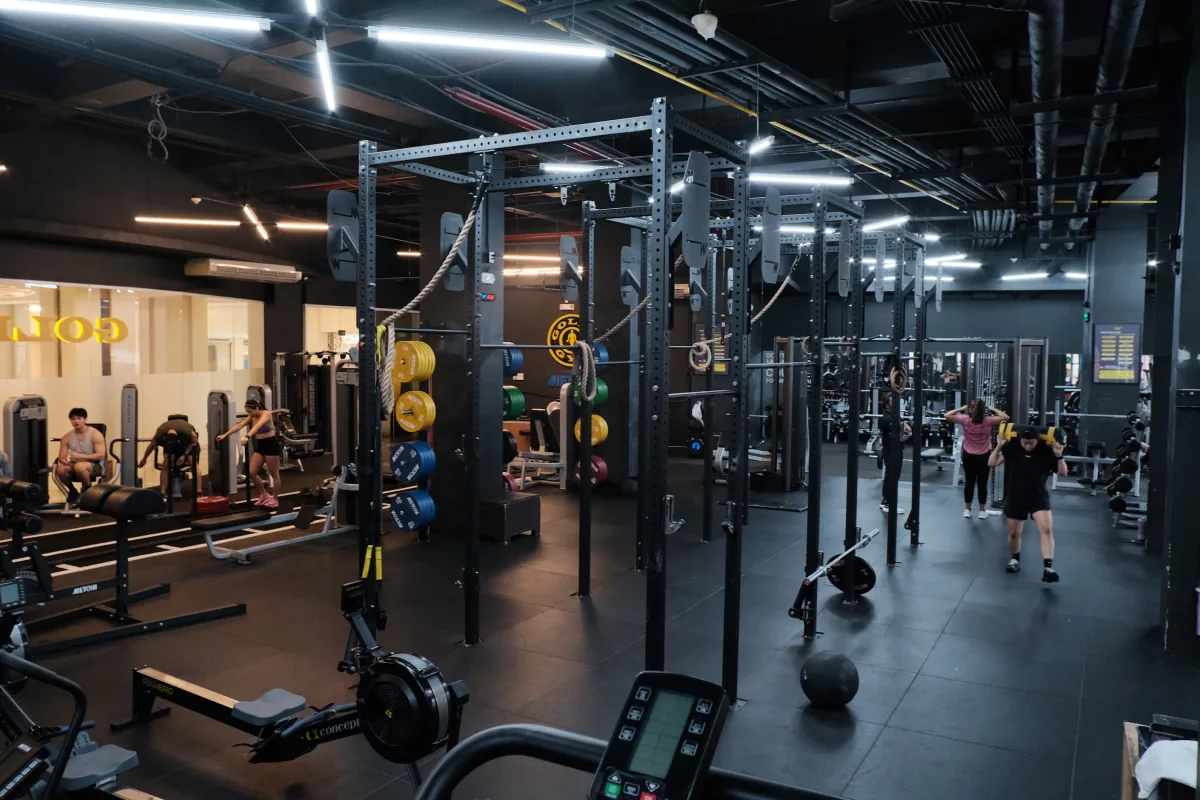 Open gym floor at Gold's Gym Metcon with members training